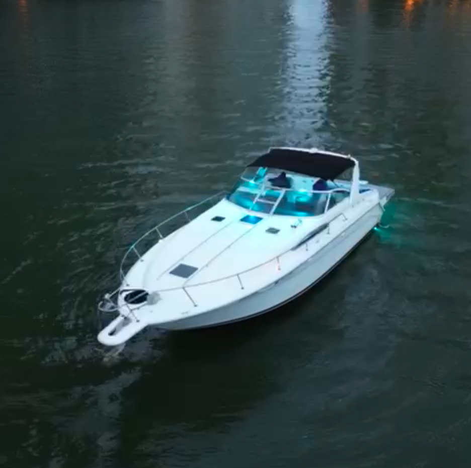 Sundancer 38FT MOCHIMA en el mar de Miami